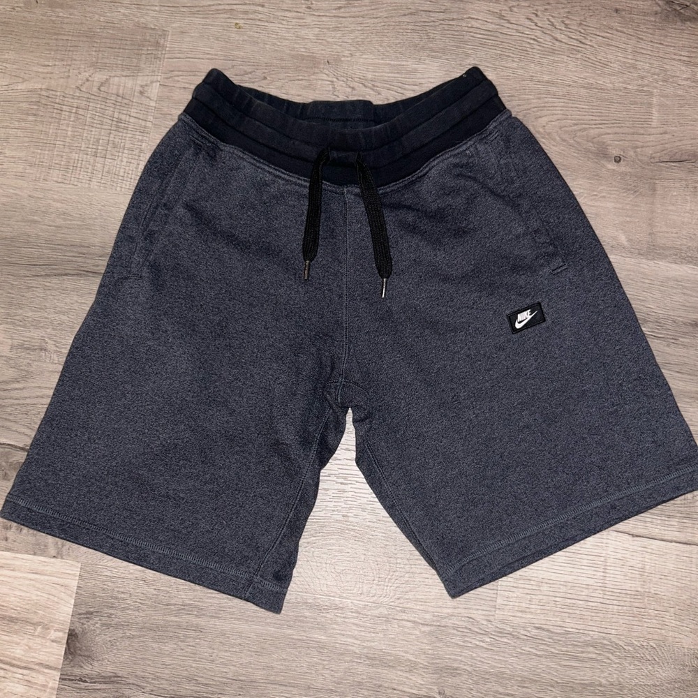 NIKE ATHLETIC SHORTS